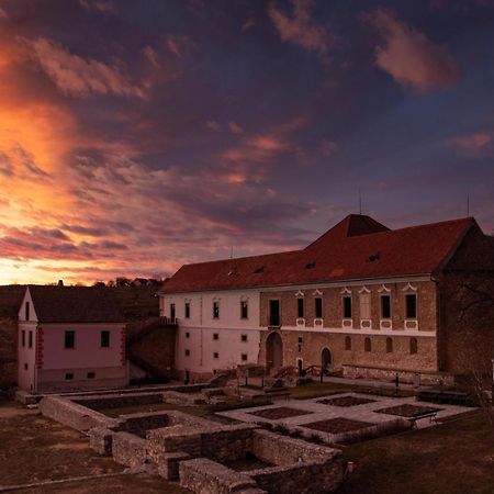 István Király Szálló Pecsvarad Exterior foto