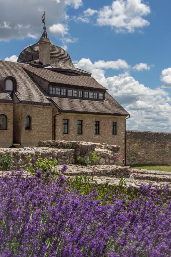 István Király Szálló Pecsvarad Exterior foto