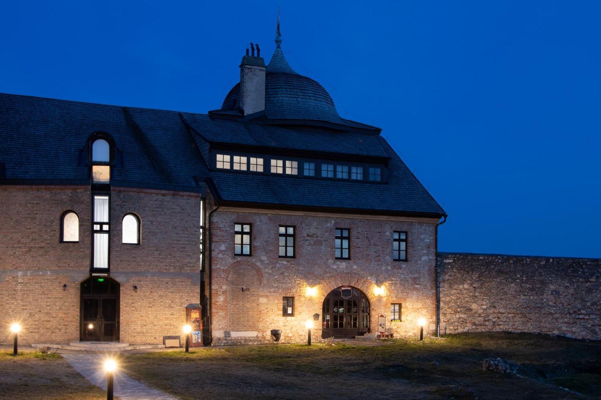 István Király Szálló Pecsvarad Exterior foto