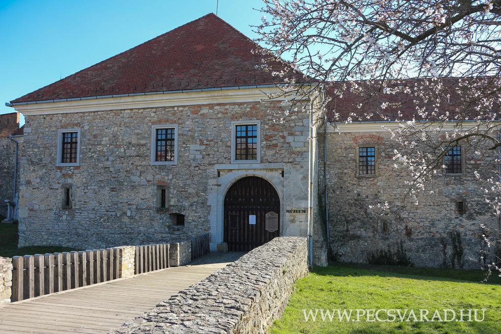 István Király Szálló Pecsvarad Exterior foto
